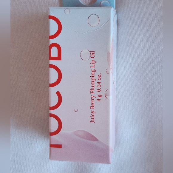 TOCOBO Juicy Berry Plumping Lip Oil - Picture 2 of 4